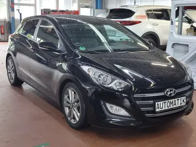 Gebraucht Hyundai i30 135 PS (99 kW) 2016 Phantom black / mic Limousine