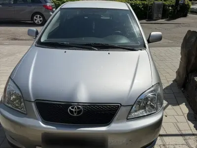 Gebraucht Toyota Corolla 110 PS (80 kW) 2004 Silber Kleinwagen