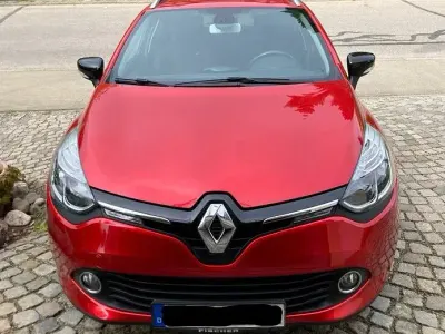 Używany Renault Clio IV LIMITED Deluxe 73 KM (53 kW) 2016 Czerwony Sedan/Limuzyna
