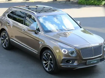 Begagnad Bentley Bentayga Mulliner 549 HK (403 kW) 2018 Brun SUV