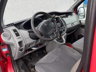 Rot Gebraucht 2012 Renault Traffic Van / Kleinbus | 4.500 €