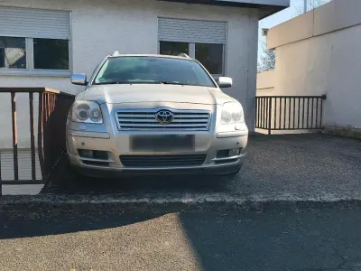 Gebraucht Toyota Avensis 163 PS (119 kW) 2005 Grau Kombi
