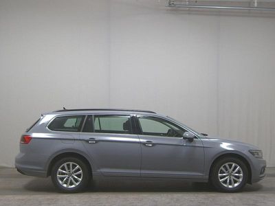 Gebraucht VW Passat Business 150 PS (110 kW) 2023 Mondsteingrau Kombi