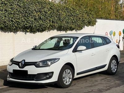 Gebraucht Renault Mégane III Authentique 116 PS (85 kW) 2016 Weiß Limousine