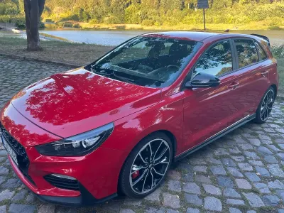 Gebraucht Hyundai i30 275 PS (202 kW) 2019 Rot Limousine