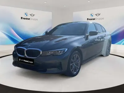 Używany BMW 330 Advantage 258 KM (189 kW) 2022 Szary Sedan/Limuzyna
