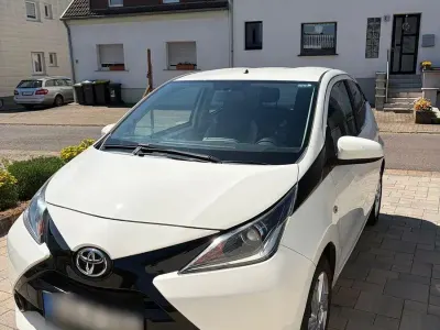 Używany Toyota Aygo X-play 69 KM (50 kW) 2016 Biały Hatchback