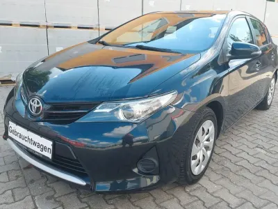 Gebraucht Toyota Auris Cool 99 PS (72 kW) 2013 Blau Limousine