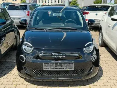 Gebraucht Fiat 500e Basis 86 kW (118 PS) 2023 Schwarz Kleinwagen