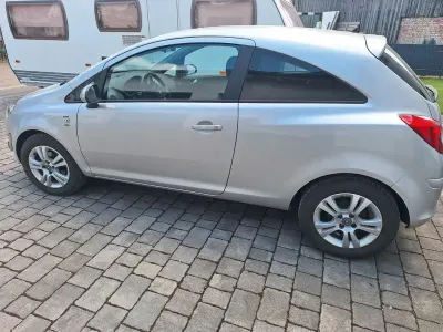 Używany Opel Corsa Innovation 87 KM (63 kW) 2011 Srebrny Hatchback