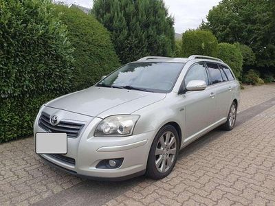 Gebraucht 2006 Toyota Avensis Executive Kombi | 2.290 € (Etwas zu teuer)
