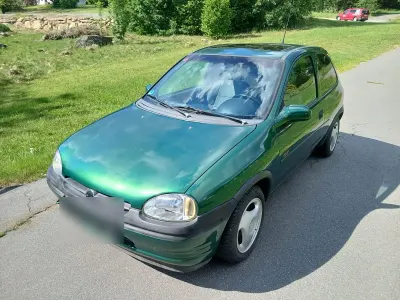 Używany Opel Corsa 60 KM (44 kW) 1997 Zielony Hatchback