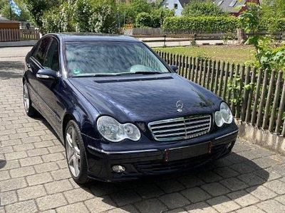Second-hand Mercedes C200 Elegance 163 CP (119 kW) 2005 Albastru Berlinǎ