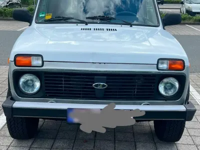 Gebraucht Lada niva 83 PS (61 kW) 2010 Weiß SUV