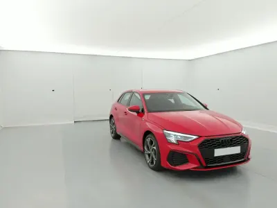 Gebraucht Audi A3 S-Line 150 PS (110 kW) 2023 Rot (rouge tango) Limousine