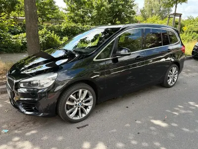 Gebraucht BMW 220 Gran Tourer Sport Line 190 PS (139 kW) 2018 Schwarz Van / Kleinbus