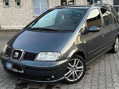 Grau Gebraucht 2007 Seat Alhambra Van / Kleinbus | 3.300 € (Etwas zu teuer)