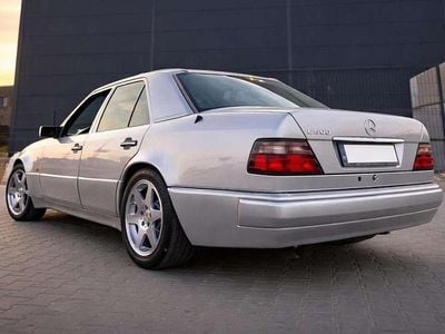 Usata Mercedes E500 320 CV (235 kW) 1993 Argento Berlina