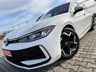 Second-hand VW Passat R-line 150 CP (110 kW) 2025 Alb Break