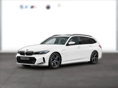 Weiß Gebraucht 2024 BMW 330e M Sport Kombi | 51.110 € (Fairer Preis)
