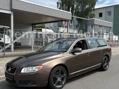 Gebraucht Volvo V70 Pro 163 PS (119 kW) 2013 Braun Kombi