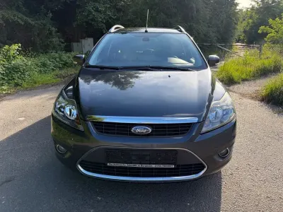 Gebraucht Ford Focus Titanium 125 PS (91 kW) 2010 Grau Limousine