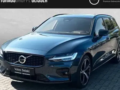 Używany Volvo V60 Plus 197 KM (144 kW) 2025 Niebieski Kombi