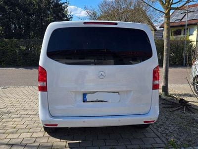 Mercedes V220
