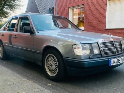 Gebraucht Mercedes E260 160 PS (117 kW) 1988 Grau Limousine