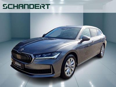Neu Skoda Superb Selection 150 PS (110 kW) 2025 Graphitegrau metallic Kombi