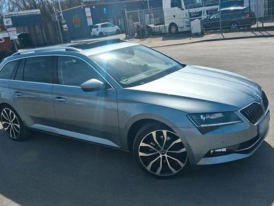 Gebraucht Skoda Superb 150 PS (110 kW) 2016 Blau Kombi