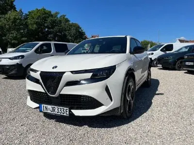 Neu Alfa Romeo Junior Ti 114 kW (156 PS) 2026 Weiß SUV