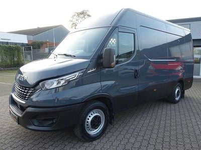 Grau Gebraucht 2020 Iveco Daily Van / Kleinbus | 31.950 € (Teuer)