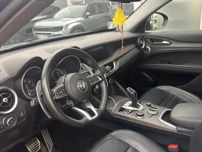 Gebraucht Alfa Romeo Stelvio 280 PS (205 kW) 2021 Schwarz SUV