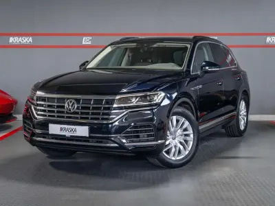 Gebraucht VW Touareg Atmosphere 231 PS (169 kW) 2019 Moonlight blue perleffekt SUV