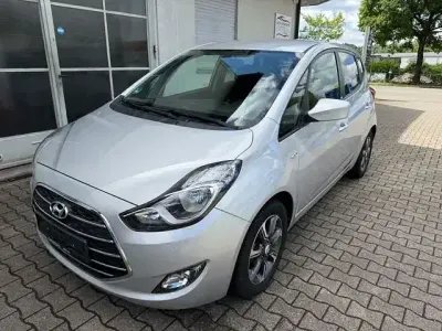 Gebraucht Hyundai ix20 Passion 125 PS (91 kW) 2017 Silber Kleinwagen