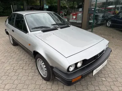 Gebraucht Alfa Romeo GTV 131 PS (96 kW) 1984 Silber Coupé