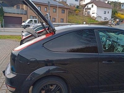 Gebraucht Ford Focus 105 PS (77 kW) 2010 Schwarz Coupé