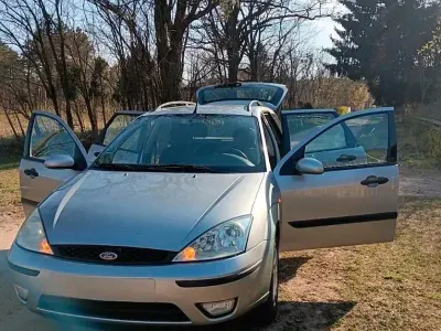 Używany Ford Focus 75 KM (55 kW) 2002 Srebrny Kombi