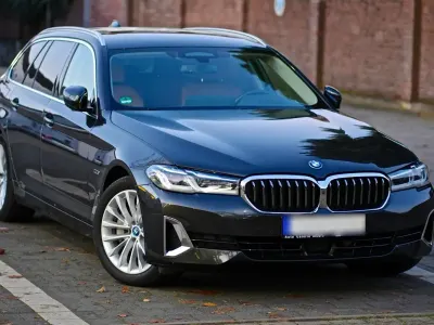 Second-hand BMW 530e Luxury Line 299 CP (219 kW) 2021 Gri Break