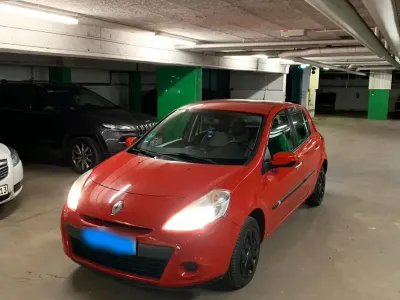 Gebraucht Renault Clio III 79 PS (58 kW) 2011 Rot Limousine
