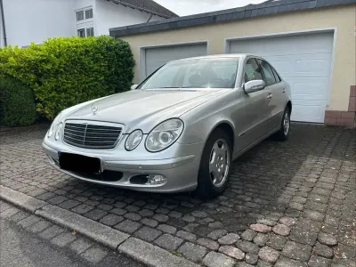Gebraucht Mercedes E200 Classic 163 PS (119 kW) 2003 Silber Limousine