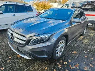 Usata Mercedes GLA200 156 CV (114 kW) 2014 Grigio SUV