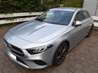 Używany Mercedes A180 Advanced 136 KM (100 kW) 2024 Srebrny Sedan/Limuzyna