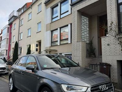 Gebraucht Audi A3 Sportback Design 150 PS (110 kW) 2015 Grau Kleinwagen