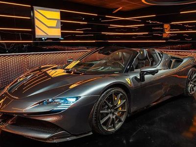 Gebraucht Ferrari SF90 999 PS (734 kW) 2023 Grau Cabrio