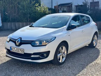 Gebraucht Renault Mégane III LIMITED 95 PS (69 kW) 2015 Weiß Limousine
