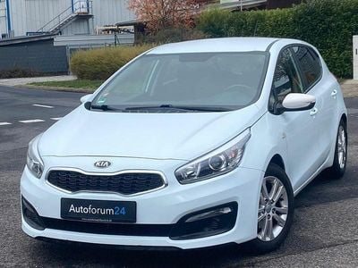 Weiß Gebraucht 2016 Kia Ceed Edition 7 Kleinwagen | 5.999 € (Guter Preis)