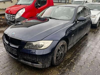 Gebraucht BMW 320 163 PS (119 kW) 2005 Monacoblau metallic Kombi