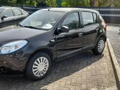 Gebraucht Dacia Sandero 75 PS (55 kW) 2012 Schwarz Limousine